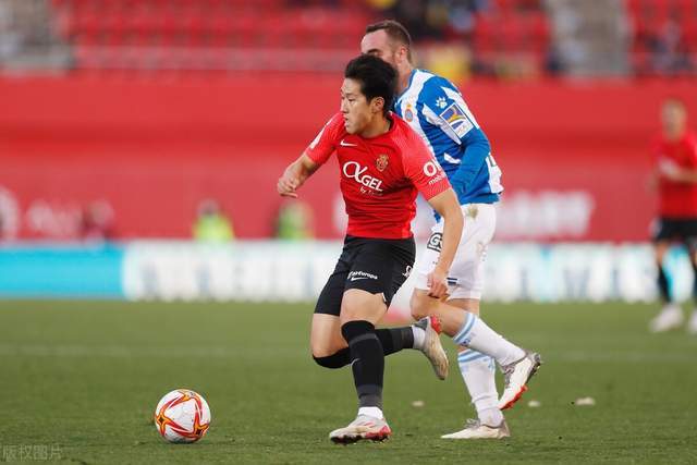 FIFA官方晒照：大力神杯送达 纽约大都会静待好戏开场
